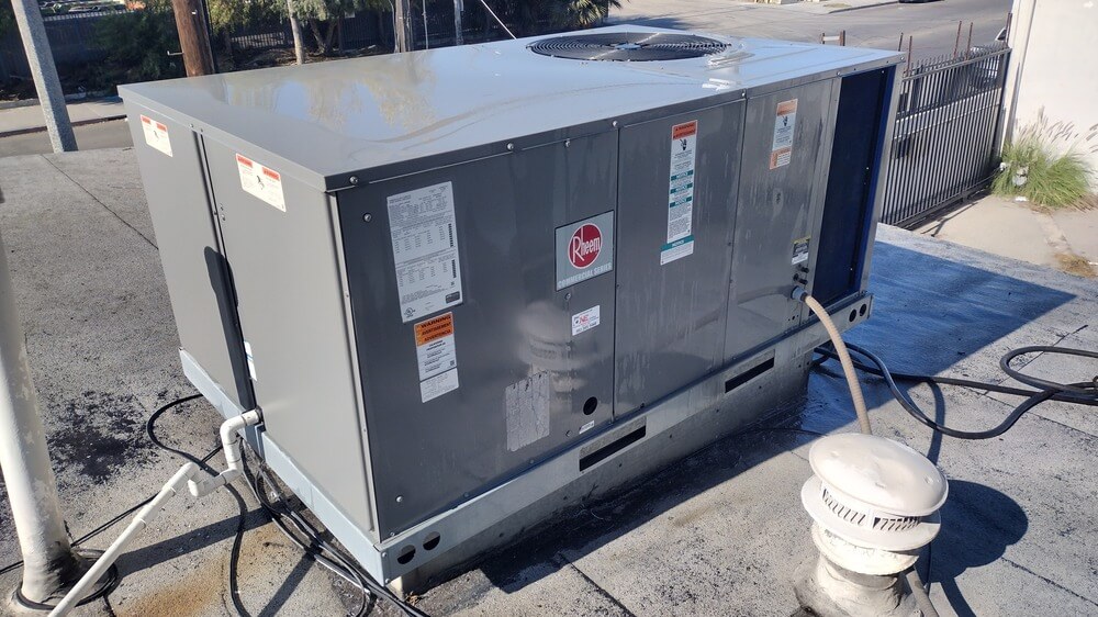 Rheem commercial rooftop HVAC unit installed by Dial ONE Schilling in Long Beach, CA.